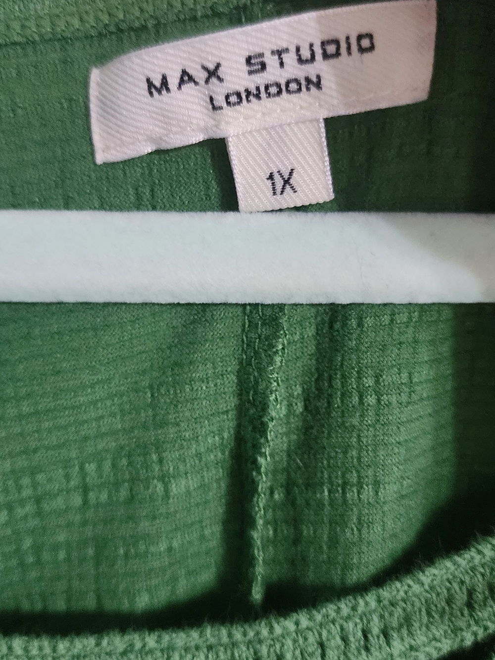 Max Studio London Green Crochet Trim Flutter Sleeve Top Size 1X - Picture 3 of 4